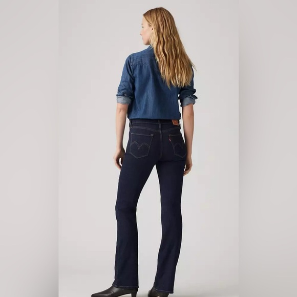 Levi's Dark Blue Women's Boot Cut Jeans Size 8 Waist 29”Inseam 32” New with tags - Picture 1 of 7